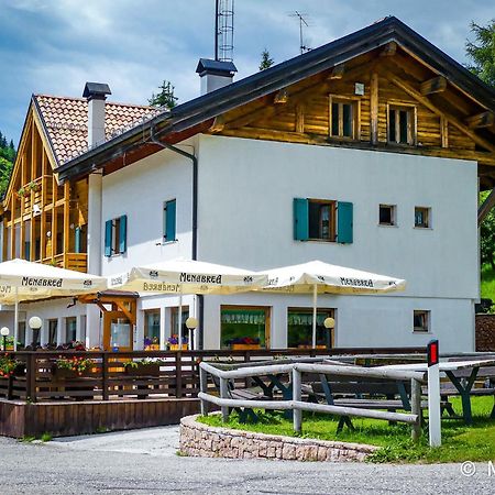 Отель Rifugio Viote Васон Экстерьер фото